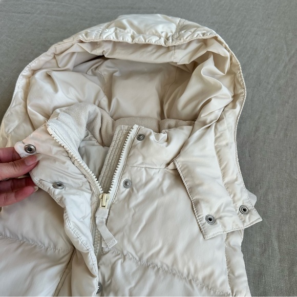 Gap Puffer Vest with Detachable Hood - Ivory, Size XS - Picture 3 of 6